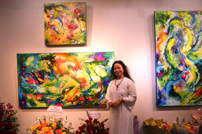 Gieo yêu thương bằng cọ, thắp hồn Việt bằng tranh - 1 Gieo yêu thương bằng cọ, thắp hồn Việt bằng tranh - 1