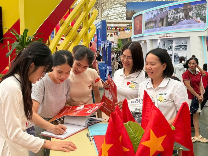 Ký ức, niềm tin từ một gian triển lãm - 1