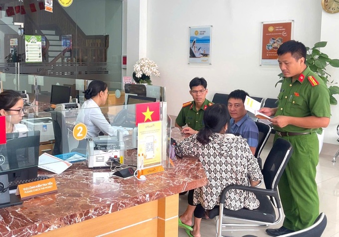 Nhức nhối nạn giả danh công an, ngân hàng nhằm chiếm đoạt tài sản - 1