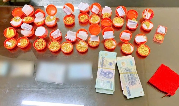 Tỉnh táo để không mua phải vàng giả - 2 Tỉnh táo để không mua phải vàng giả - 2