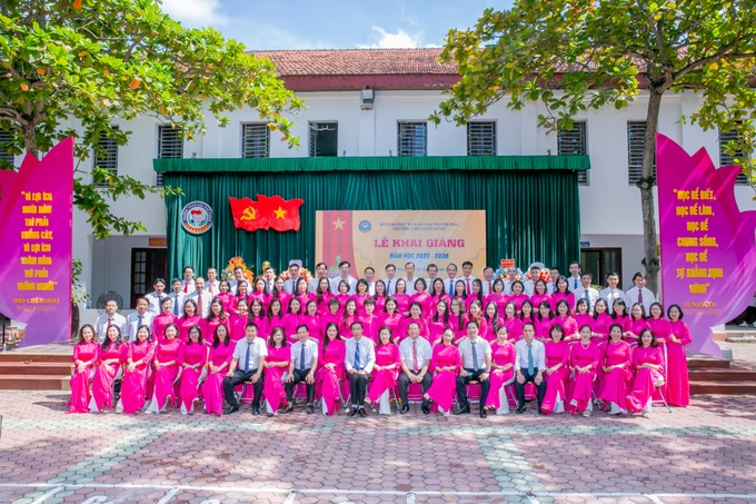 Trường THPT Hàm Rồng 50 năm xây dựng và phát triển - 2 Trường THPT Hàm Rồng 50 năm xây dựng và phát triển - 2