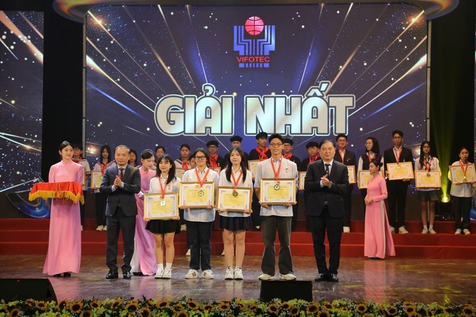 Trao giải cuộc thi sáng tạo thanh thiếu niên nhi đồng toàn quốc - 1 Trao giải cuộc thi sáng tạo thanh thiếu niên nhi đồng toàn quốc - 1