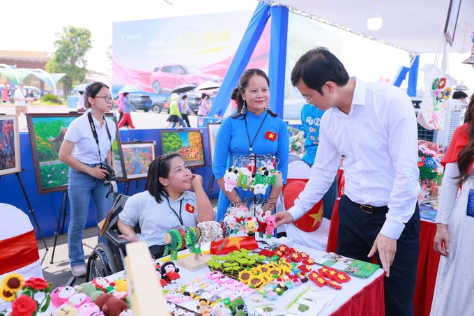 Truyền cảm hứng lãnh đạo cho người khuyết tật - 2 Truyền cảm hứng lãnh đạo cho người khuyết tật - 2