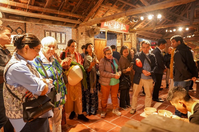 “Mỏ vàng” du lịch làng nghề: Tiềm năng lớn, thách thức không nhỏ - 1 “Mỏ vàng” du lịch làng nghề: Tiềm năng lớn, thách thức không nhỏ - 1