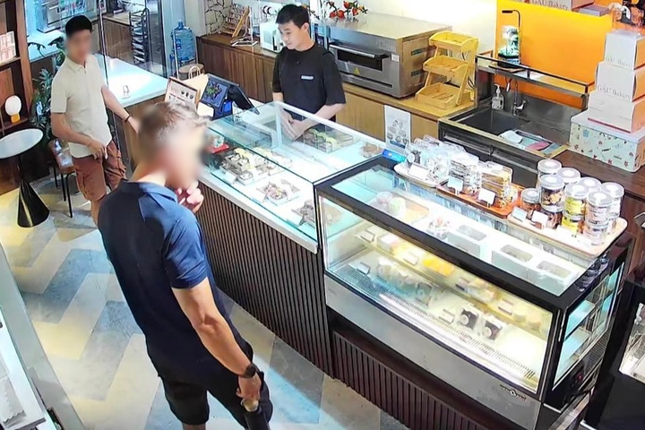 Foreign tourist returns to pay after Ho Chi Minh City bakery offers credit - 1