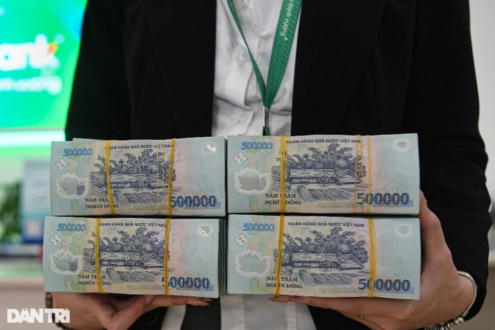 Deposit rates fall as 30 banks cut interest rates - 1