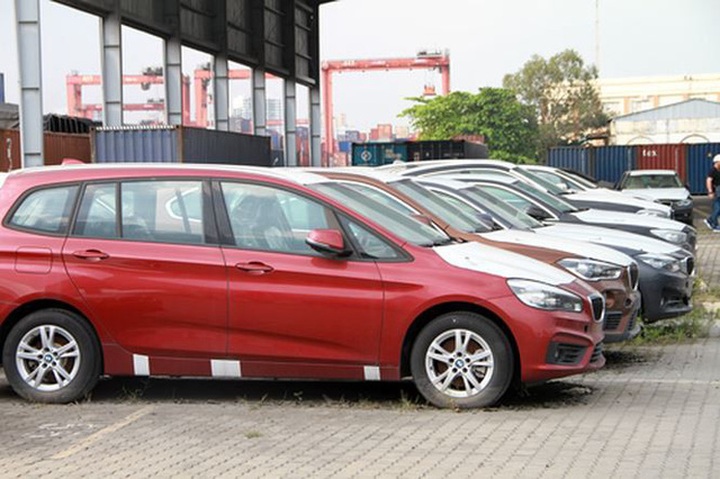 Tính đến nay, lô xe này đã nằm phơi mưa, phơi nắng tại cảng gần tròn 2 năm trời