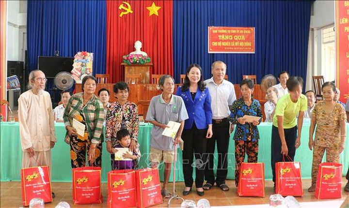 14 hộ dân bị sông Hậu nuốt nhà: Người thấp thỏm chờ nhà, người âu lo nợ nần - 8