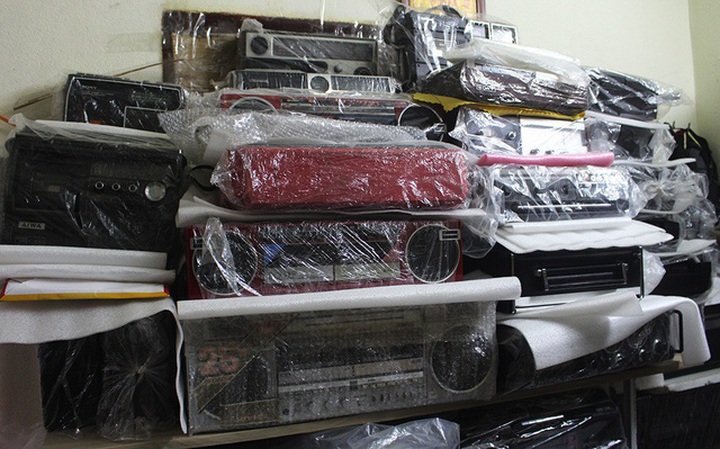 2 toà nhà chứa đầy đài cassette Nhật: Gia tài độc nhất vô nhị của vua đất Cảng - Ảnh 2.