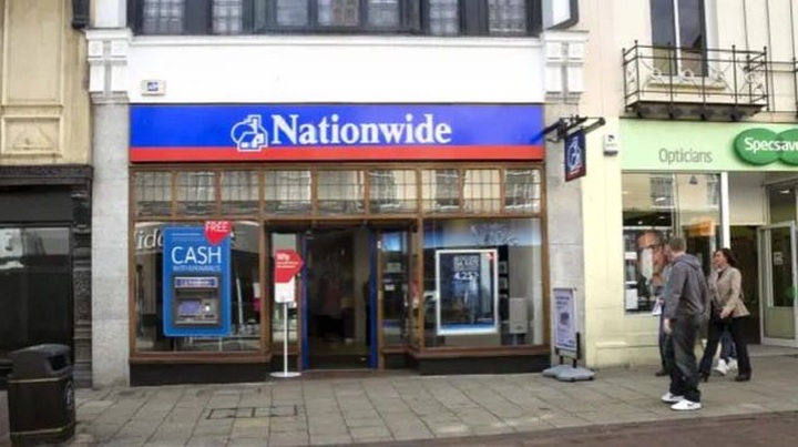 270 tỷ đồng đổ vào tài khoản: Chàng trai điên cuồng nghĩ cách tiêu tiền - 1