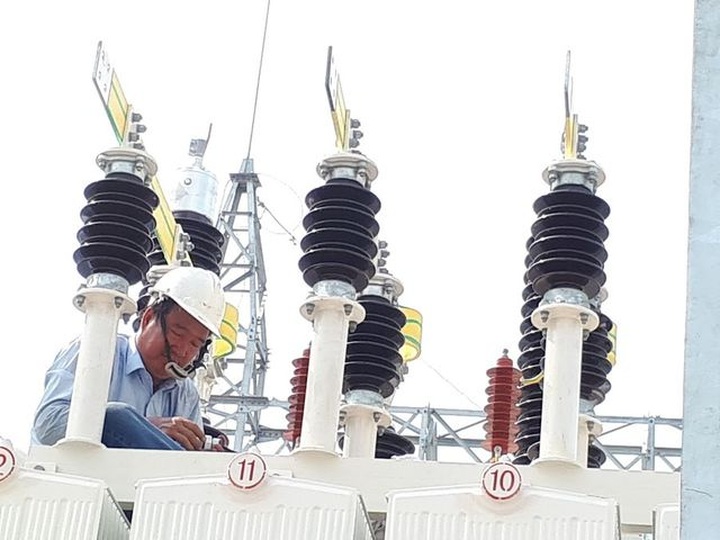 5.000 đồng/kWh, nguy cơ có tiền không mua được điện để dùng - 1