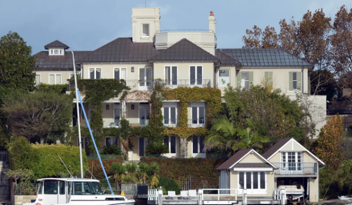 Một tòa nhà nhìn ra cảng Sydney được bán cho người Trung Quốc với giá 53 triệu AUD năm 2013 (Ảnh: AFP)