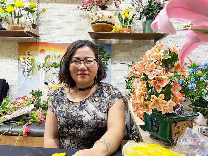 Bà chủ Sài Gòn dùng 35 kg đất sét làm cây mai cao 2 m chơi Tết - 5