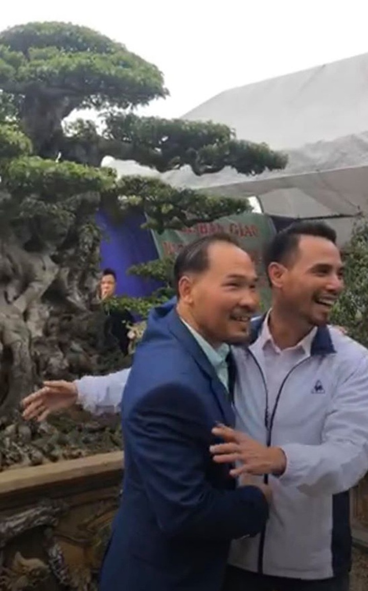 Bán cây sanh báu vật 16 tỷ đồng, đại gia Hà Nội bật khóc vì nuối tiếc - 3