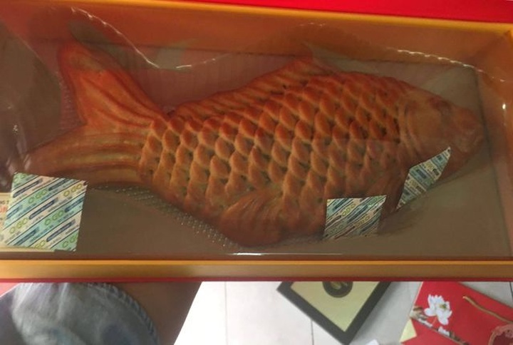 Bánh trung thu siêu to khổng lồ, nặng 4kg, cả nhà ăn không hết - 3
