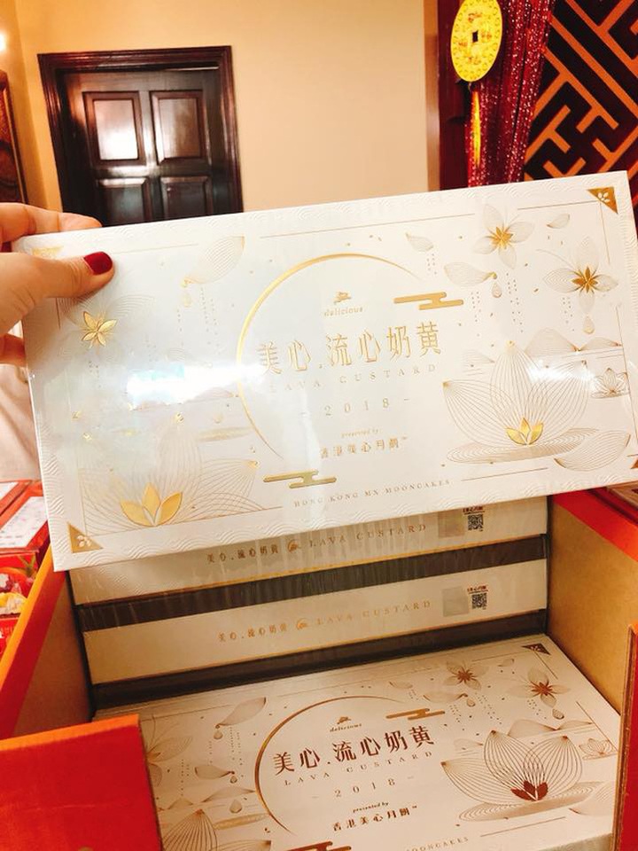 Bánh trung thu nhân trứng chảy Hongkong đang gây sốt (ảnh: Khuc Ngoc Anh)