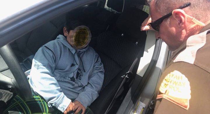 Bé trai 5 tuổi tự lái ô tô đi mua siêu xe Lamborghini - 1