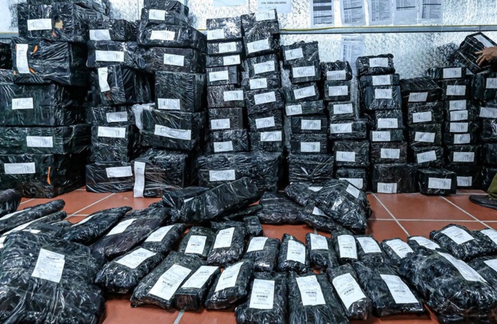 Bên trong kho hàng lậu “khủng bán qua Facebook thu về chục tỷ đồng/tháng - 2