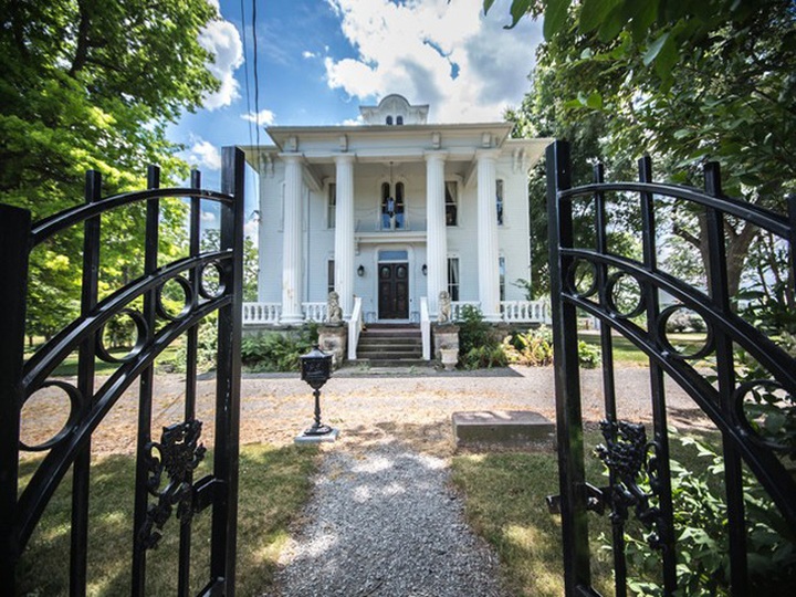 Căn biệt thự này được xây dựng từ năm 1878 tại New York, Mỹ.