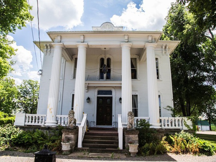 
Năm 2006, ông Tony mua căn biệt thự với giá 52.000 USD (khoảng 1,2 tỷ đồng)
