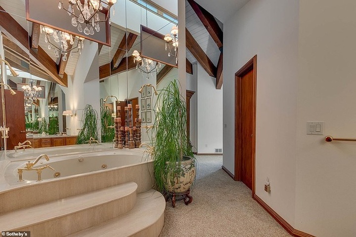 Biệt thự trong “Bố già” rao bán với giá 5,5 triệu USD - 15