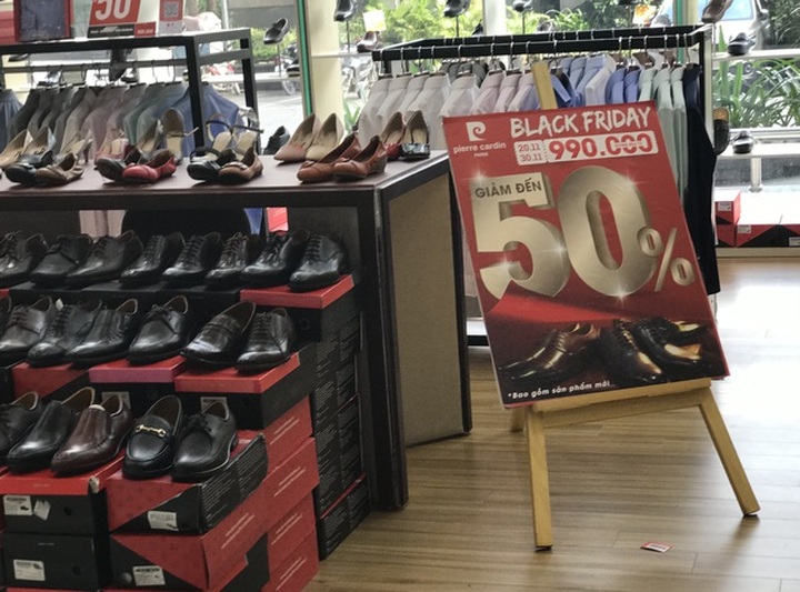 Black Friday: Giảm giá sốc từ quán nướng vỉa hè đến sàn thương mại - 1