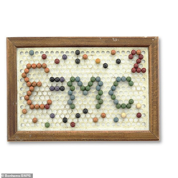 Bộ đồ chơi thời thơ ấu của thiên tài Einstein được rao bán hơn 1,3 tỷ đồng - 1