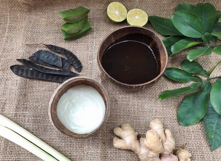 Bỏ phố về quê nấu nước gội đầu thảo mộc, bà mẹ 2 con chốt đơn mỏi tay - 4