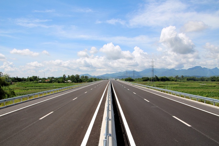 Hiện tuyến chính cao tốc từ Tam Kỳ đến Quảng Ngãi đã hoàn thành nhưng nhiều hạn mục phụ như đường ngang, công chui và một số hạn mục phụ vẫn chưa hoàn thiện