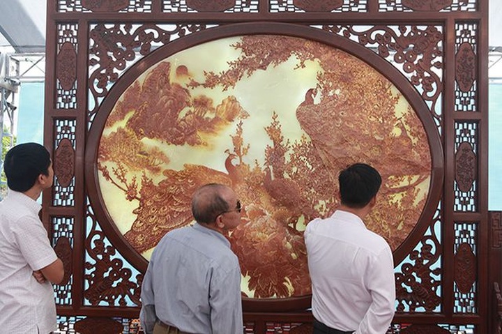 Bức tranh nặng cả tấn, giá vài tỷ khiến ai cũng choáng - 2