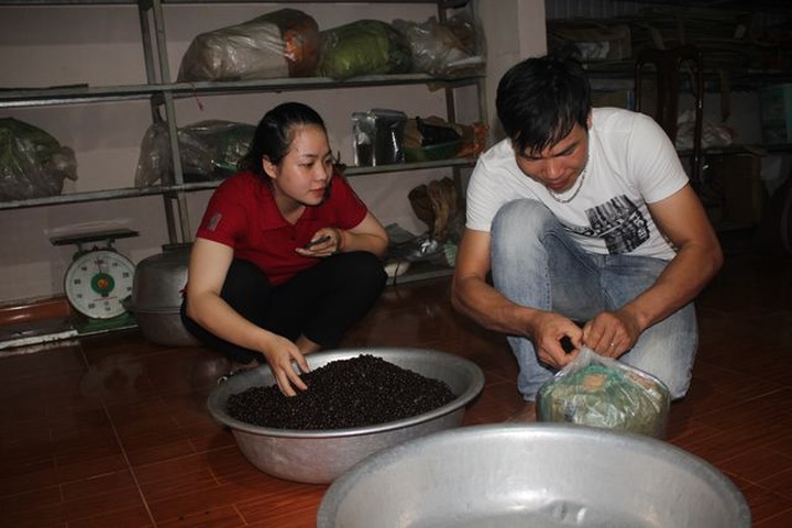 Cà phê “mất mùa, mất giá”, dân mày mò chế biến sản phẩm từ “A đến Z” - 4