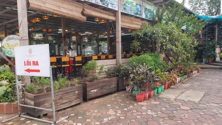 Các nhà hàng thua lỗ nặng do tác động của Nghị định 100 và dịch cúm corona - 2