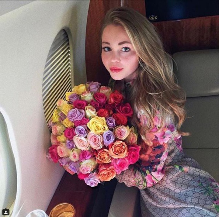 Tất cả những đứa trẻ nhà giàu được nhắc đến trong tài khoản này đều chưa bao giờ đi máy bay thương mại. Chúng chỉ biết đến những phi cơ cá nhân đắt đỏ của gia đình mình.