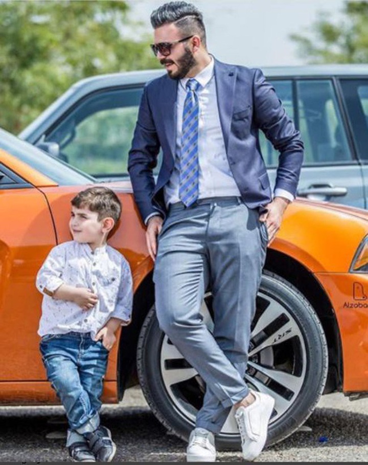 Những đứa trẻ được làm quen với siêu xe, hàng hiệu từ khi bé tí. Cuộc sống của họ dường như không hề bị ảnh hưởng bởi chiến tranh.