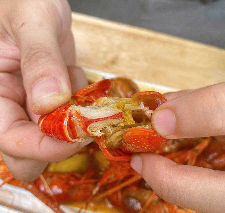 Cấm nhập hàng sống, tôm hùm đất bỗng hot trở lại bị dân sành ăn săn lùng - 3