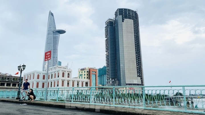 Cận cảnh cao ốc đất vàng ngàn tỷ rao bán vẫn ế - 8