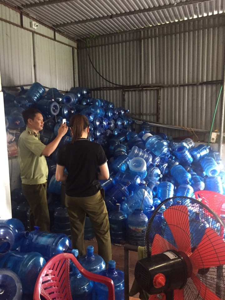 Cận cảnh quy trình hô biến nước mương thải thành nước uống đóng bình - 7