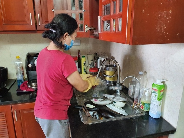 Cảnh báo chiêu trò công ty môi giới bắt tay giúp việc chăn tiền chủ nhà - 1