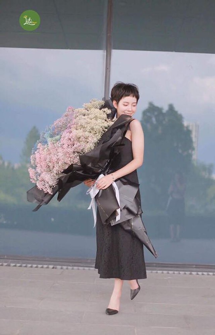 Cánh mày râu “săn” hoa siêu to khổng lồ làm quà 20/10 khiến chị em mê mẩn - 3