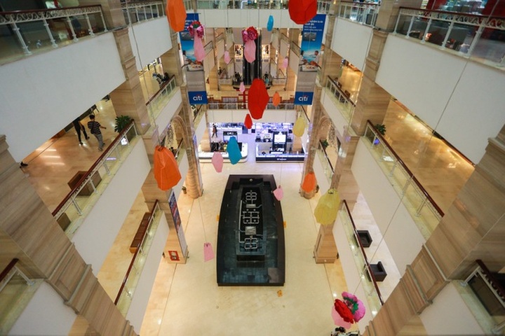 Cảnh vắng lặng như tờ tại các trung tâm thương mại Hà Nội trong mùa dịch - 1