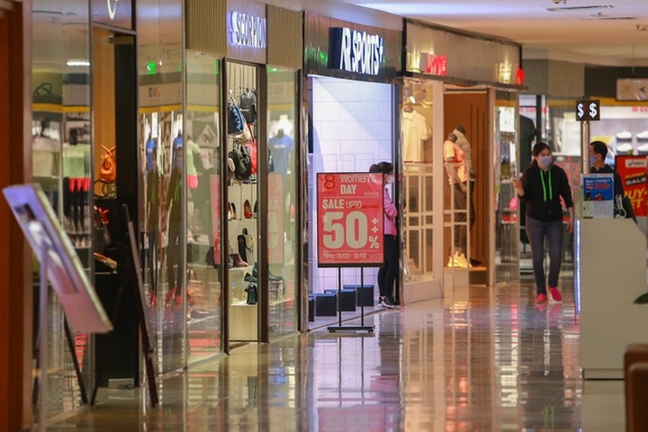 Cảnh vắng lặng như tờ tại các trung tâm thương mại Hà Nội trong mùa dịch - 2