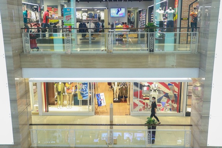 Cảnh vắng lặng như tờ tại các trung tâm thương mại Hà Nội trong mùa dịch - 4