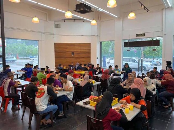 Cặp vợ chồng bán cơm kiếm 2,2 tỷ đồng/tháng - 4