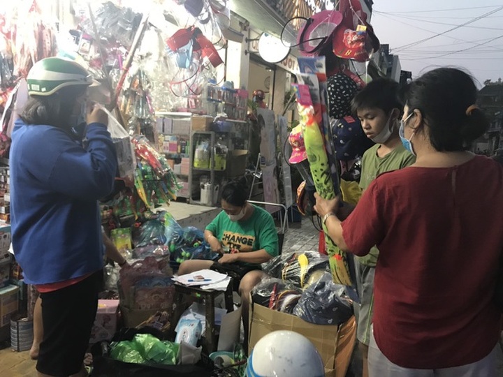 Cắt giảm đủ bề, vẫn đốt tiền triệu sắm đồ chơi cho con mùa dịch - 5