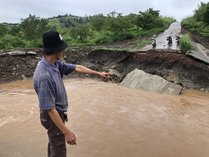 Cầu bị cuốn trôi, hồ sơ công trình cũng “thất lạc”? - 1