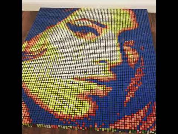 Chàng trai 24 tuổi kiếm hàng ngàn USD nhờ bán tranh từ… khối Rubik - 2