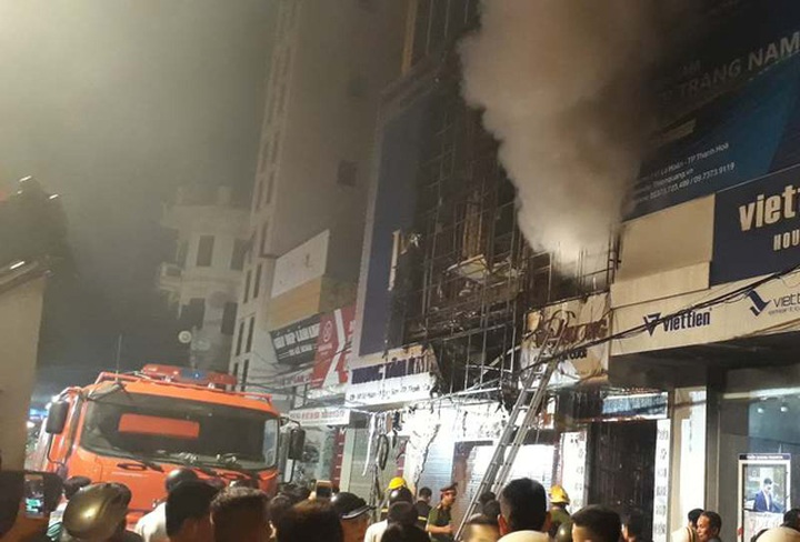 Ngọn lửa được cho là xuất phát từ lầu 2 của căn nhà số 143