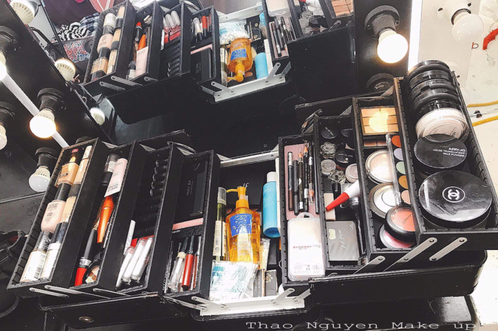 Bộ đồ trang điểm có giá hơn 40 triệu đồng