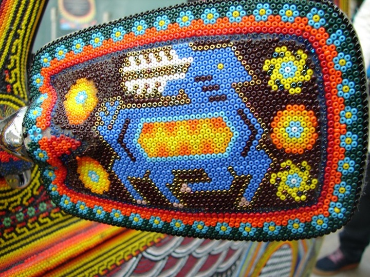 Chiếc Beetle độc nhất vô nhị thế giới - đính hàng triệu hạt màu sặc sỡ - 9