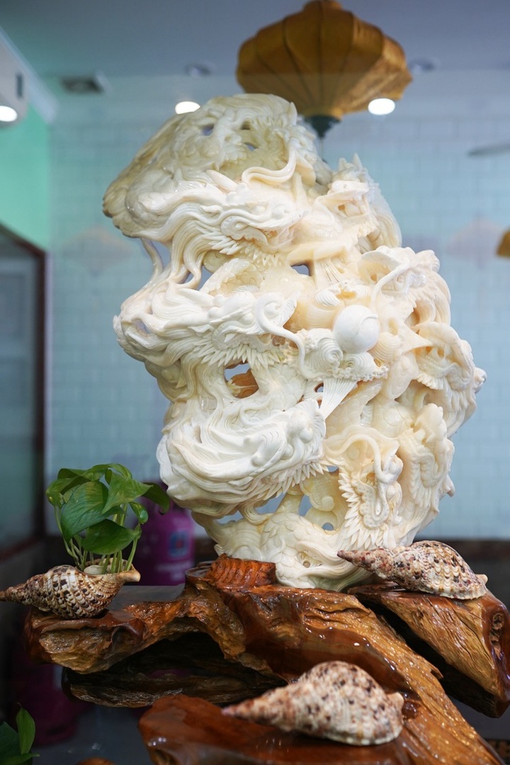 Chiêm ngưỡng bức Cửu Long Tranh Châu bằng vỏ sò nghìn năm tuổi - 1